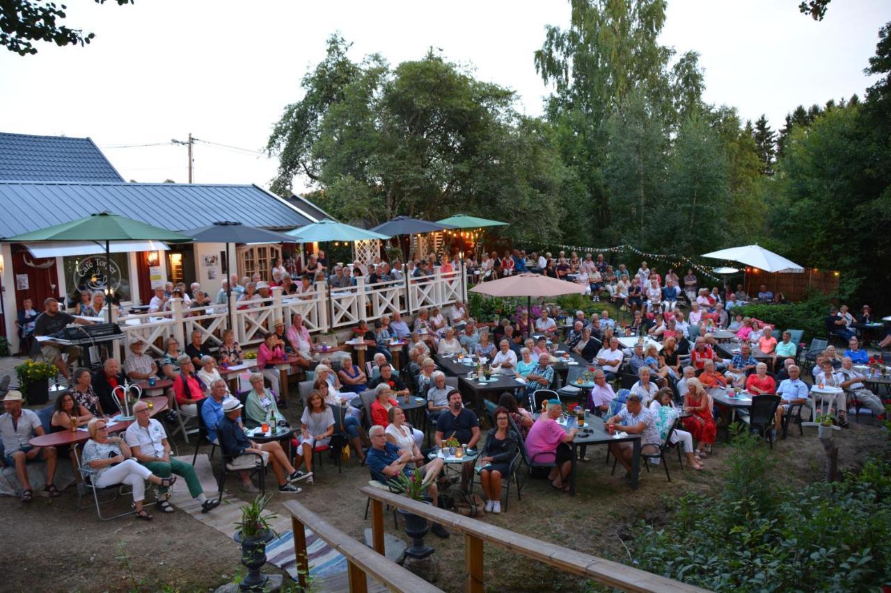 Café Torpet B&B Skepplanda Esterno foto